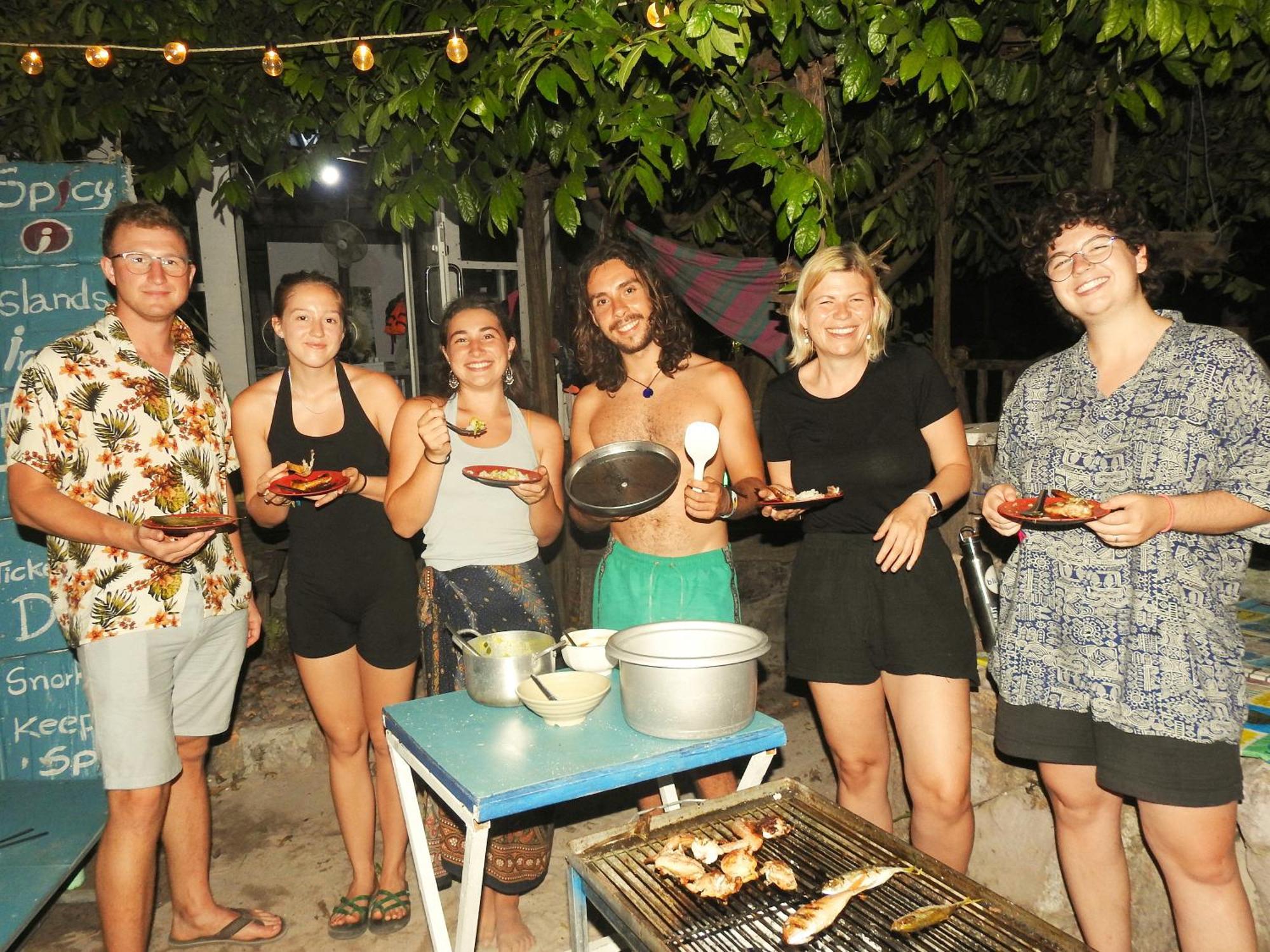 Hostel Spicy23 - M' Pai Bay Preăh Sihanŭk Zewnętrze zdjęcie